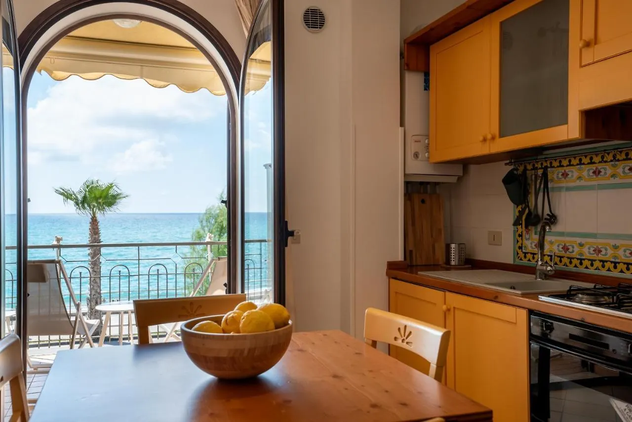 Residence L'Arcipelago Appartamenti Fronte Mare Con Ampio Balcone Capo d'Orlando Holiday home