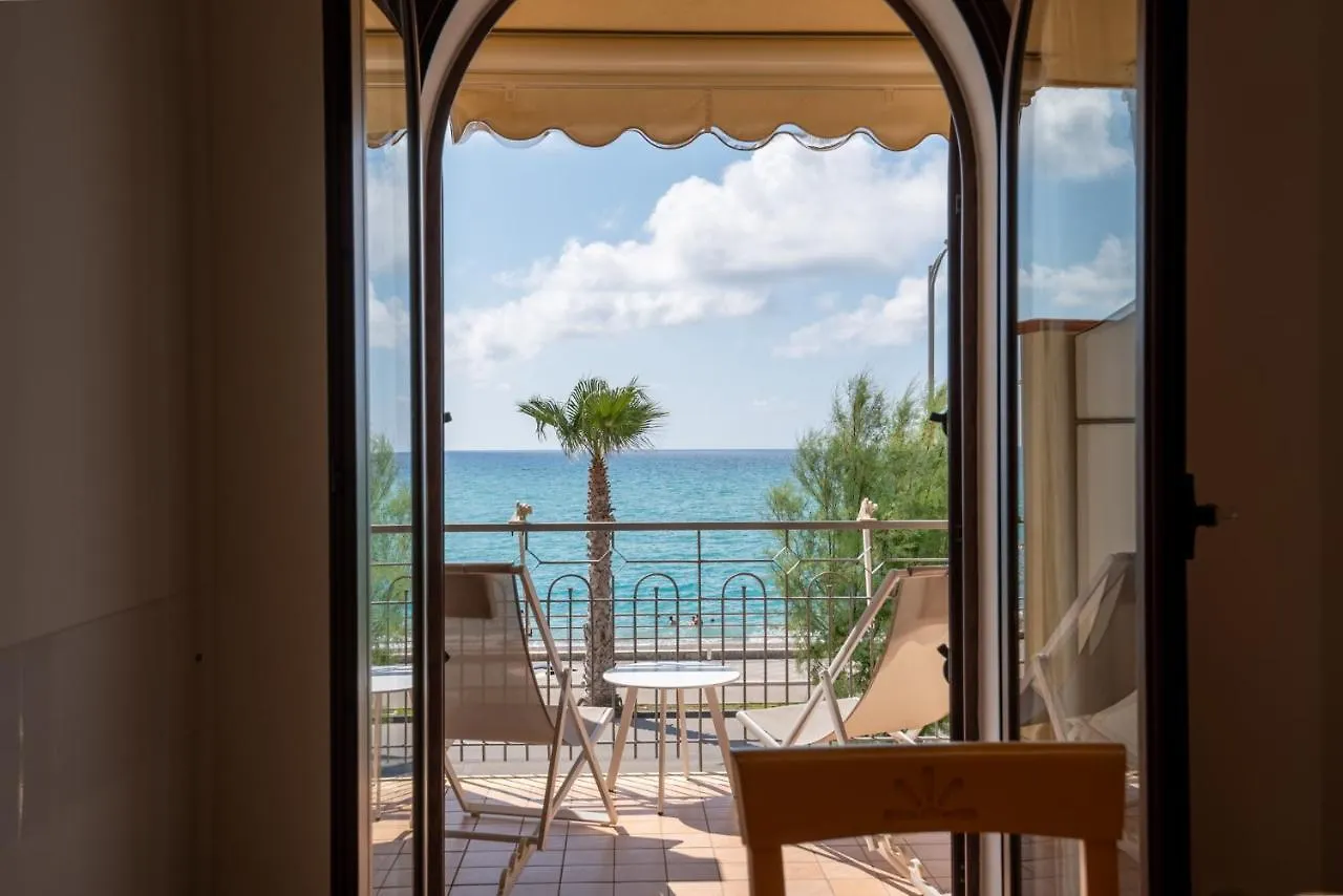Holiday home Residence L'Arcipelago Appartamenti Fronte Mare Con Ampio Balcone Capo d'Orlando